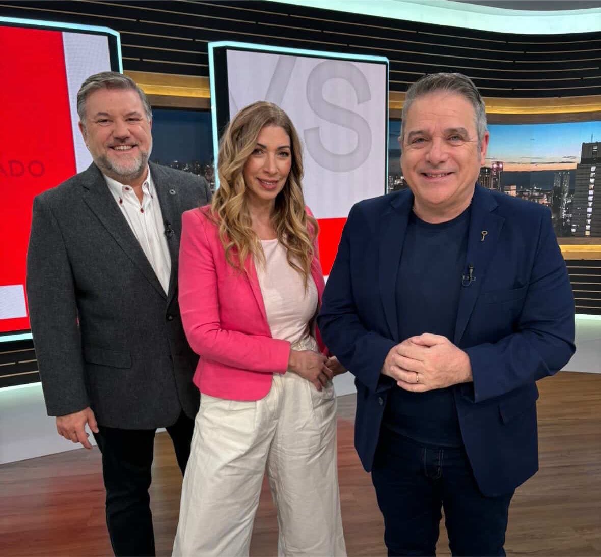 Vivoelsabado's tweet photo. Buen día amigos de Vivo el sábado! Qué planes hay para hoy? Ya pidieron su vinilo? No se olviden que nos despedimos bailando @edubattaglia  @mechi_mora  @A24COM https://t.co/ySS1HUnnTu