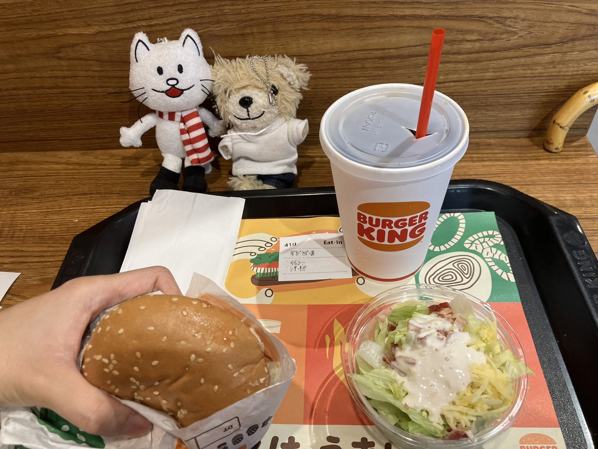 wildginger417's tweet photo. ゆうたろうとニコルと
一緒にバーガーキングで
お昼食べてから

コニカミノルタプラネタリウムで
BUMP OF CHICKENの
「流れ星を探して」
観てきました。
10年以上振りのプラネタリウム
BUMPの曲と星空が合って
とても綺麗でした。
行けて良かった！
#BUMPOFCHICKEN
#プラネタリウム
#流れ星を探して https://t.co/I4Mbwj4QVw