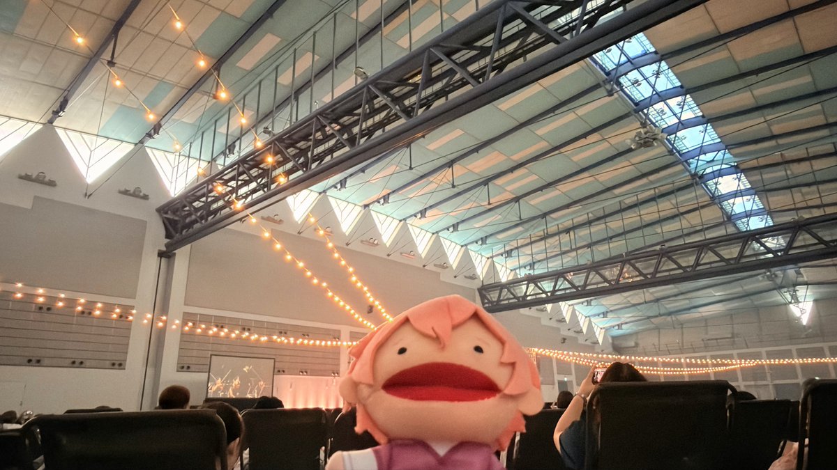 tcom333333_'s tweet photo. 寝そべってもOK飲食しながらOK自由にオーケストラを楽しむ『CHILL CLASSIC CONCERT』に行ってきた！
楽しみにしてた初チルクラシック🎶🎻
こんな素敵な生演奏を本当に寝ながら聴いていいのかと不安になるあおぱぺ https://t.co/VTvjyhFyFD