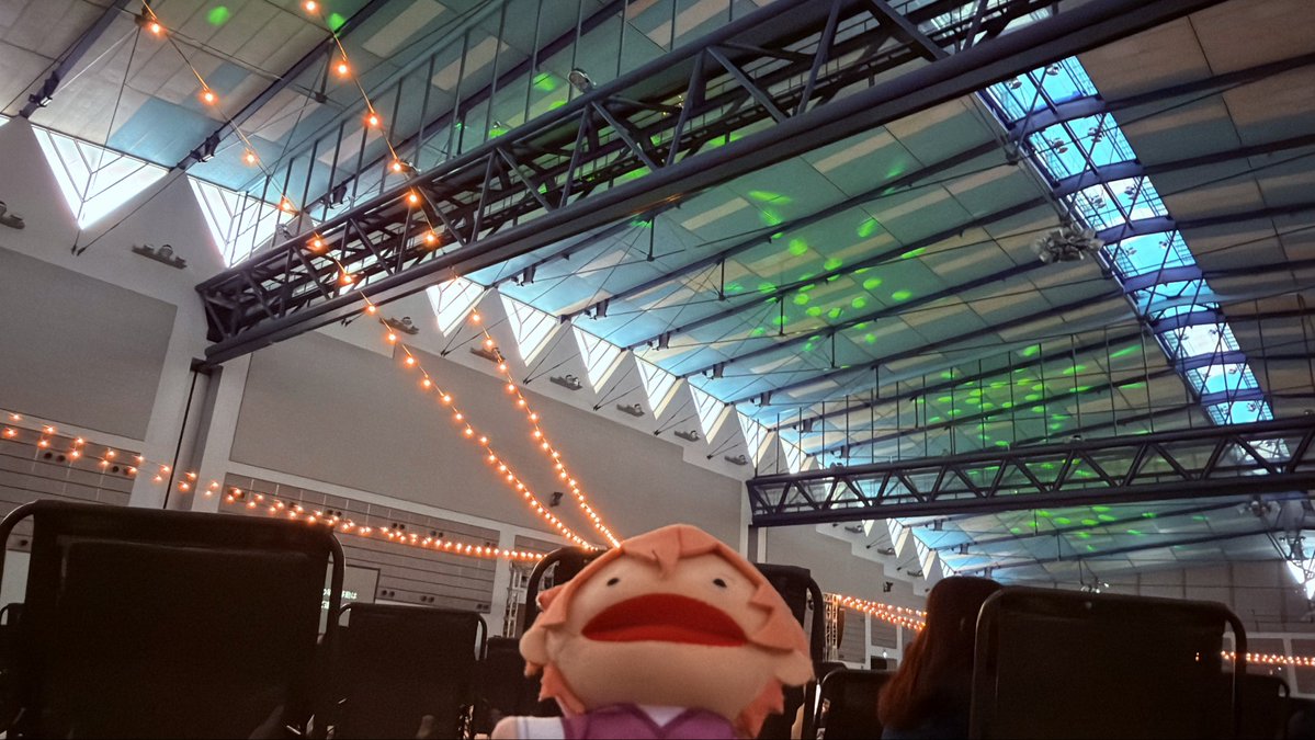 tcom333333_'s tweet photo. 寝そべってもOK飲食しながらOK自由にオーケストラを楽しむ『CHILL CLASSIC CONCERT』に行ってきた！
楽しみにしてた初チルクラシック🎶🎻
こんな素敵な生演奏を本当に寝ながら聴いていいのかと不安になるあおぱぺ https://t.co/VTvjyhFyFD