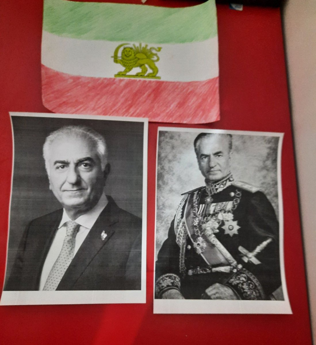 Persianman05's tweet photo. پاینده ایران #جاويدشاه‌ 
#KingRezaPahlavi‌ForIran https://t.co/fmE69NRHxN