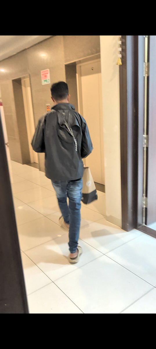 nishantonly76's tweet photo. @AmazonHelp I have not received the refund yet whereas your delivery guy as taken back the item to the store. Refund my money asap https://t.co/klciNAUUnj