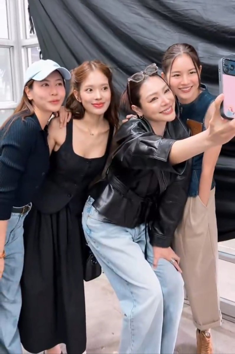ameelvu's tweet photo. Faye with applemimu and Noey 🫶

#FayePeraya #ฝ้ายพีรญา #applemimu https://t.co/6vRCgqJmuu