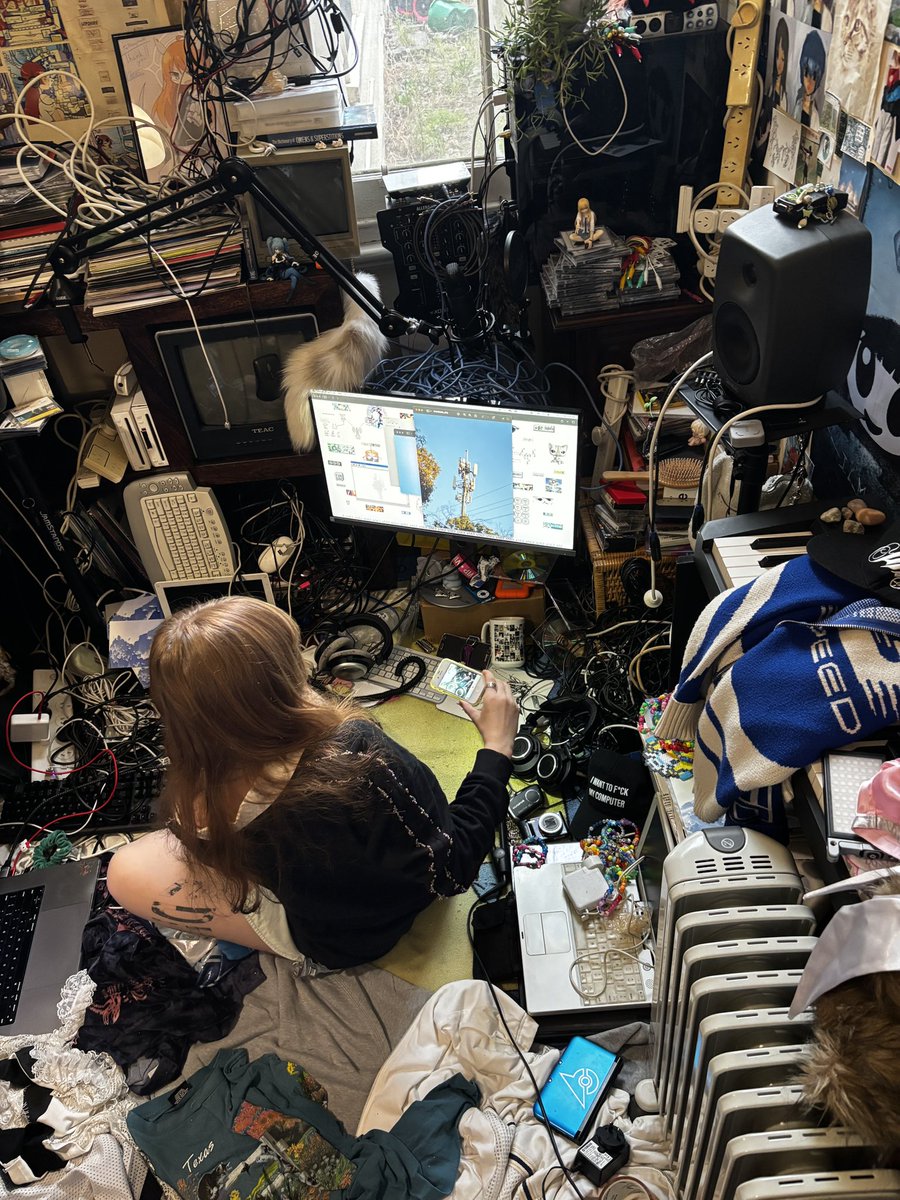 ninajirachi's tweet photo. the youngest album ever https://t.co/qmkRCYpLjp