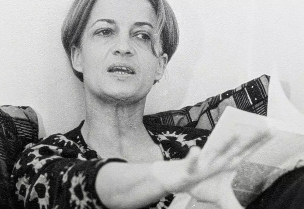 sceneweb's tweet photo. [hommage] La mort de Catherine Dasté, pionnière du théâtre pour la jeunesse https://t.co/QfQdfpIdkG La metteuse en scène et comédienne est décédée jeudi à 96 ans à Ivry-sur-Seine après avoir œuvré à ouvrir le théâtre aux jeunes spectateurs. https://t.co/mh33e8Kv1N