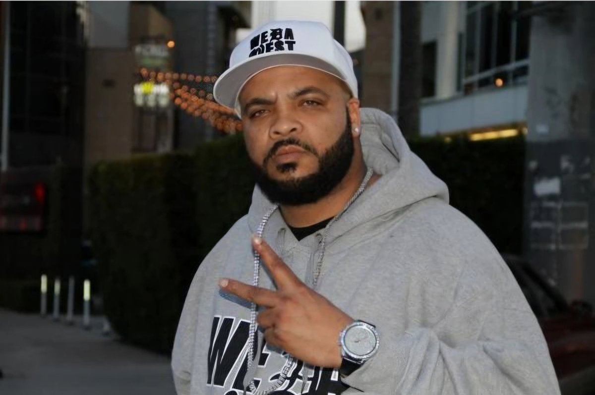 TheProfHHI's tweet photo. Hennesey n Buddah è un singolo di Snoop Dogg, in collaborazione con Kokane, estratto dall'album The Last Meal.
Brano pubblicato il 13 gennaio 2001, prodotto da Dr. Dre e Michael Elizondo..
#rap #hiphop #musica #SnoopDogg #Kokane https://t.co/uPPaP71c2m