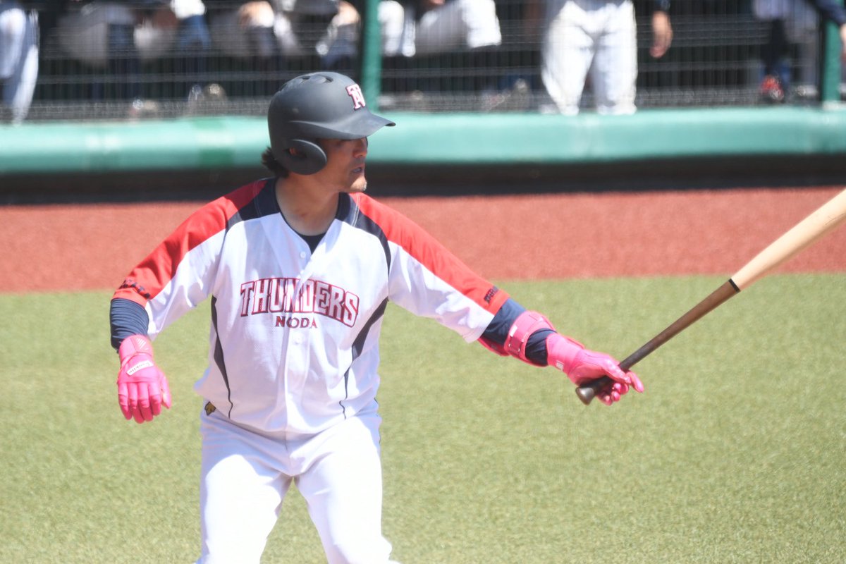 itemae_spirits's tweet photo. 野田サンダーズ・日野悠三選手（早稲田実業高〜早稲田大〜府中ダイヤモンドバックス〜新潟アルビレックスBC〜富山サンダーバーズ）。

かつてはBCリーグでプレーした38歳のベテラン。本日は2安打1打点でした。

「府中ダイヤモンドバックスの情報が知りたいね」と矮人さんと話していました。 https://t.co/4ByUomkQym