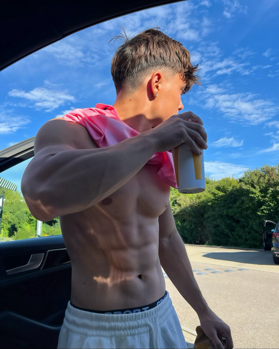 gaybitchyqueen tweet picture