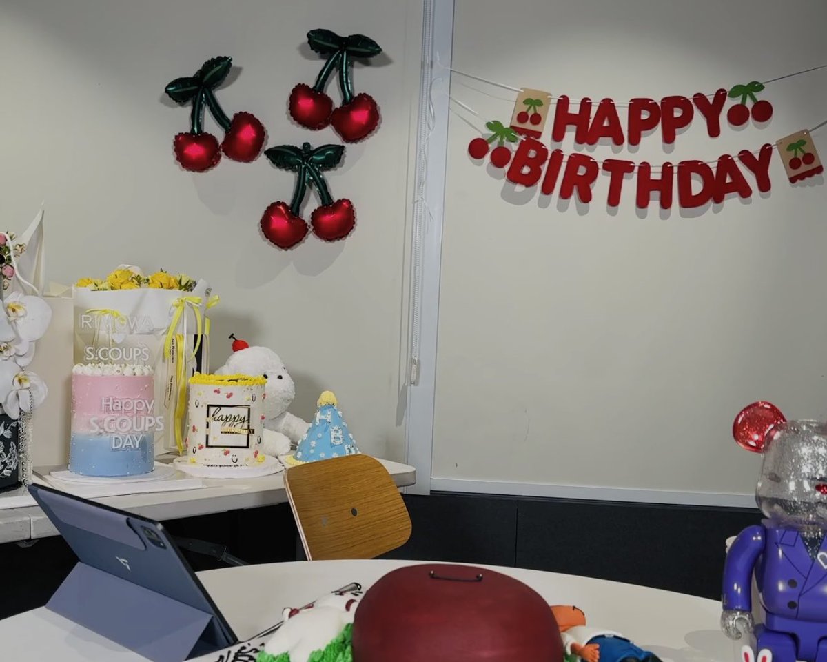 httpnicoulechoi's tweet photo. 🍒🎂🧸🫶🏻 #HappyScoupsDay https://t.co/StN1CsVOWf
