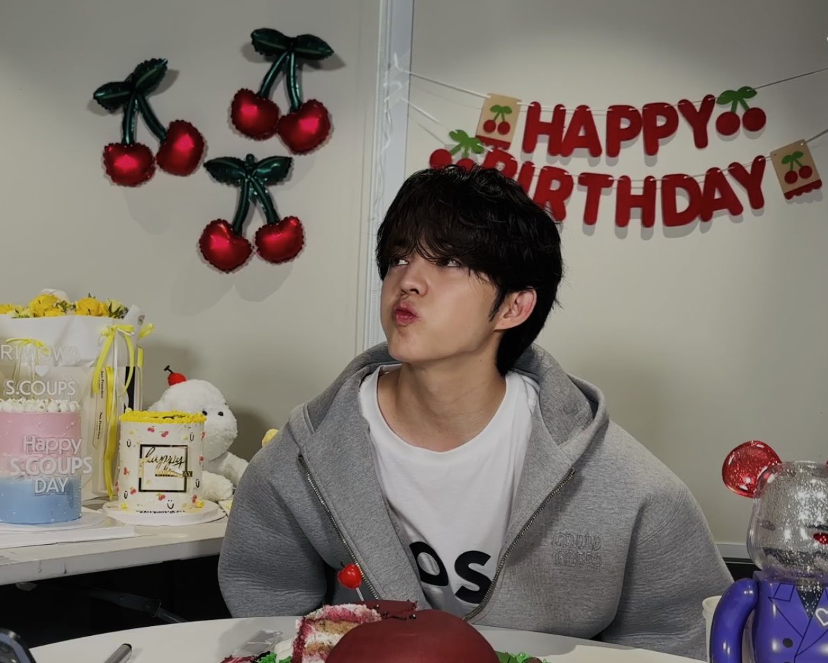 httpnicoulechoi's tweet photo. 🍒🎂🧸🫶🏻 #HappyScoupsDay https://t.co/StN1CsVOWf