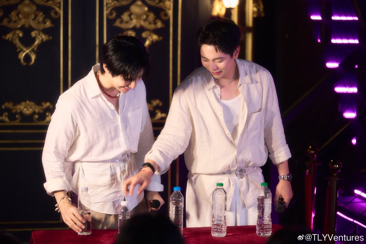 UppoompatTh's tweet photo. ꒰08.08.2026꒱... ·͜·♡
Weibo update ➜   TLYVentures
#SeaYouWithUpPoom
#uppoompat @uppoompat

Thank you to every fan who came to Pattaya!

A special thank you to our teachers, Ke Zhihui and Pengpeng!

The hot weather and long sea voyage may have brought some fatigue and discomfort, but everyone persevered to the end, making this rendezvous with the sea breeze and sunset a perfect success.

Thank you for everyone who came, and thank you for everyone who persevered.

May these smiles captured in these moments become the most precious memories of this summer. 🌊☀️

"Kissed by the sea breeze, sailing together at sunset"

Thank you everyone for making this journey so special. 🤍
🔗https://t.co/2eEuxmJgkA