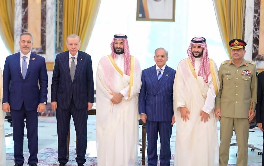 thassanniya's tweet photo. A Defense Pact known as the "Mecca Agreement" has recently been signed among Turkey,Pakistan and Saudi Arabia.
The question arises: given the reliance of all three nations on the US and NATO, does this agreement provide them with a deterrent capability against the Israeli regime? https://t.co/q1sgbvNcFV