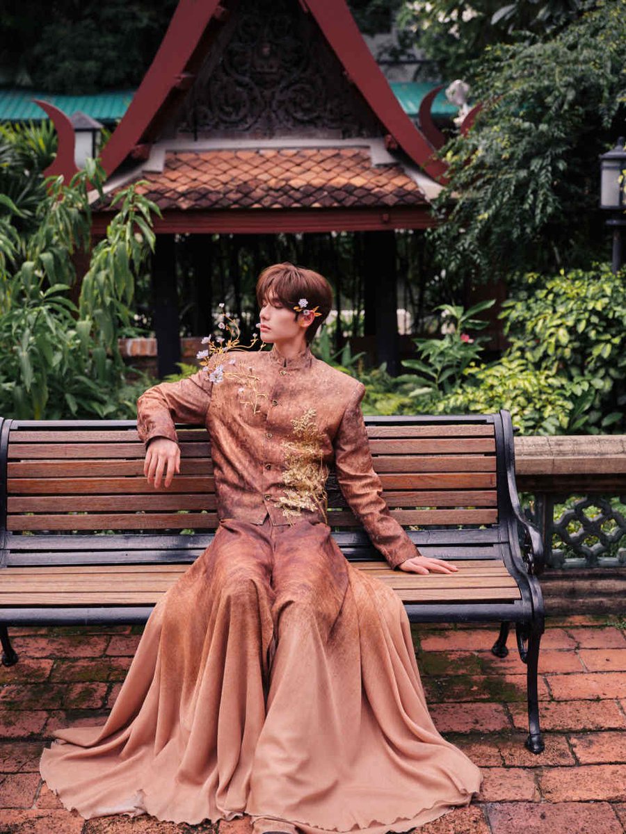 minniecloverr's tweet photo. ในที่สุด สตูมาลงรูปน้องนายแล้วค้าบบ ~ คอสตูมอลังการสะใจมากเว่อ ชอยความมีกิมมิคดอกไม้เอยใด ดอกไม้ทัดหูสุด + มีแฝงความเป็นไทย เริ่ดอ่ะ 

🍓 https://t.co/koiPjeuzMY

NNINE WEIBOGALA2026 #WeiboGala2026XGQC
#weibogala2026 https://t.co/g4iPWO9MMY