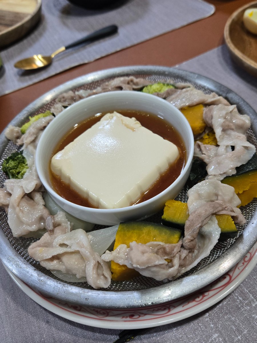 motsu______'s tweet photo. 無印の平ザルでズボラ蒸し料理🔥
※ヘルシーで健康の味方
※そのまま食器にもなり神 https://t.co/50ph2gdxRK