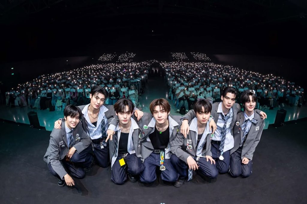 bin9h's tweet photo. เสาร์หน้าคอนด้วงแล้ว ตื่นเต้นแต่ก็แอบใจหายเหมือนกัน🥹🥹 จะได้เจอนักแสดงด้วงกับเธอในฐานะตัวละครครั้งสุดท้ายแล้ว ส่งตัวละครกลับนิยายของจริงแล้วสิน้า น้ำตาเตรียมท่วมฮอลได้เลย คิดถึงมากๆ😭💘😭💘 https://t.co/UHvl7zeswf
