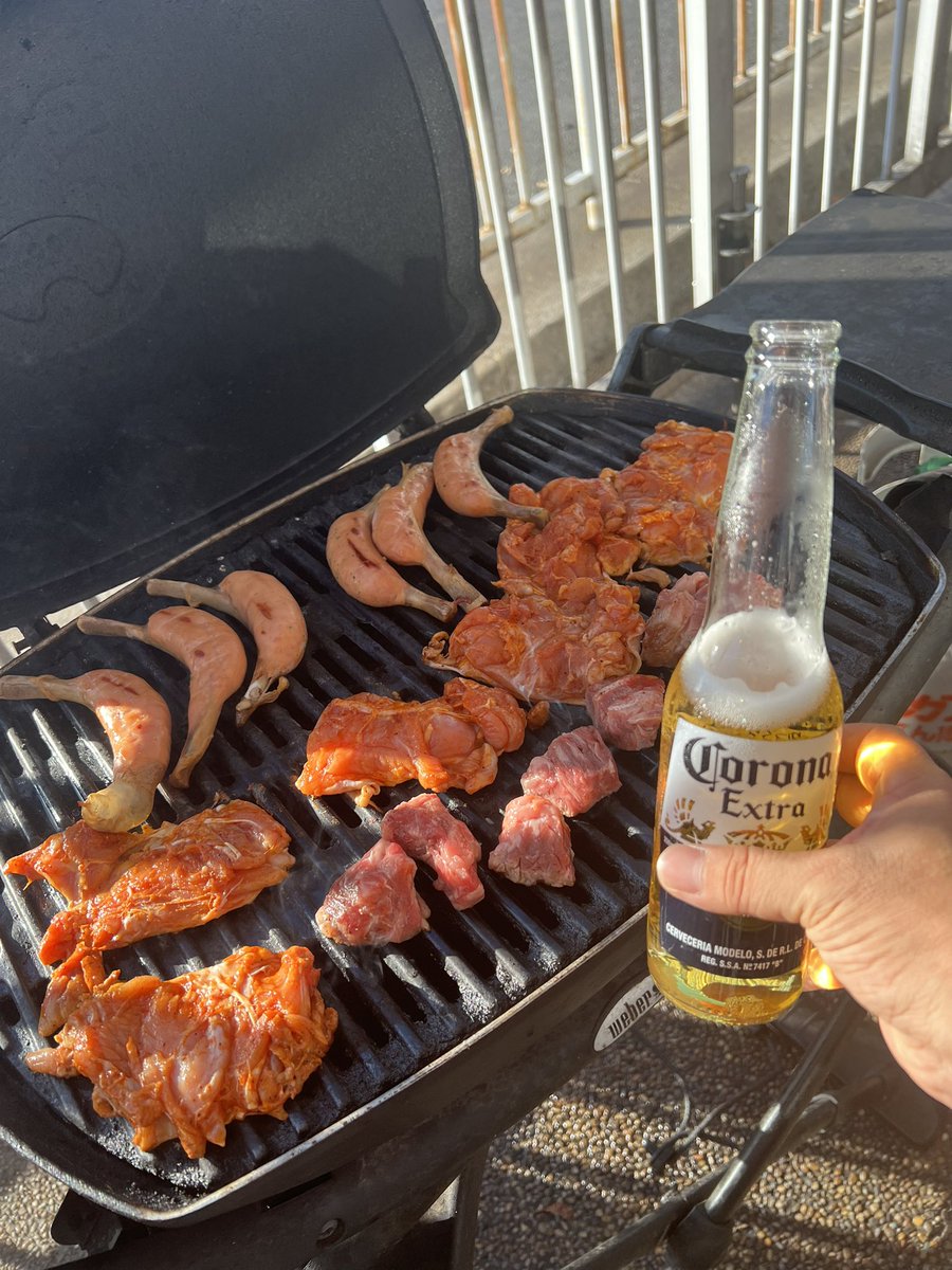 Snow_124z's tweet photo. そういえば一昨日、強制的にBBQに参加

お値段高めのコースだけあって美味しかった

初コンロだけど蓋閉めれば温度上がるし凄いね！

コンロを使えばBBQ？焼肉？🤷‍♂️

#BBQ https://t.co/PcLpGEIYvB