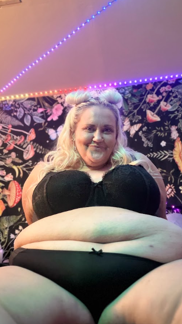 Lindalawson__'s tweet photo. i should lose weight, but honestly i love being an SSBBW 💞 https://t.co/TFG8hS0tU1