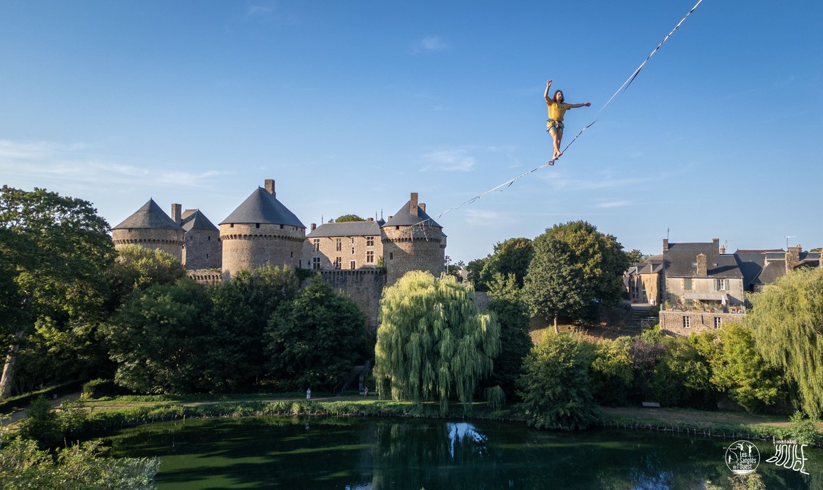 ChateaudeLassay's tweet photo. A vos appareils !

Aujourd'hui, pose de deux grandes lignes dans la ville de Lassay, dont une ligne de 200 m au dessus de l'étang

Tout se met en place pour le Tournoi des Sangles, le premier tournoi médiéval à hauteur d'oiseau !

@icimayenne @F3PaysdelaLoire @OuestFrance53 https://t.co/m0rhOUUzfJ