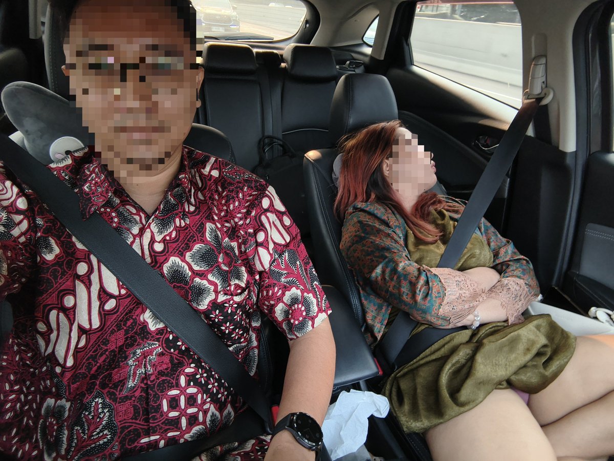 LffCplJkt's tweet photo. Abis kondangin kmn lagi ya https://t.co/pFcmEiY4cN