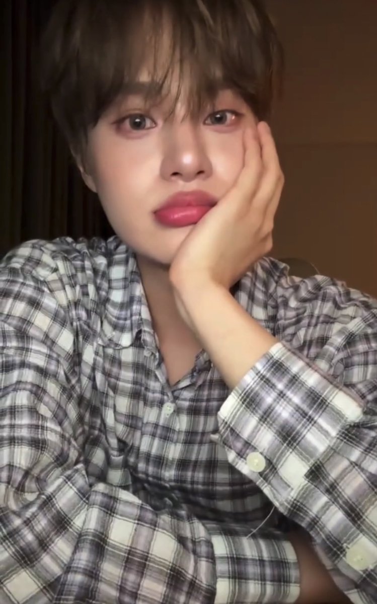 dhdh_hwi129's tweet photo. 이날 대휘 진짜 예쁨ㅁㅠ https://t.co/XpHO0ZFIZS