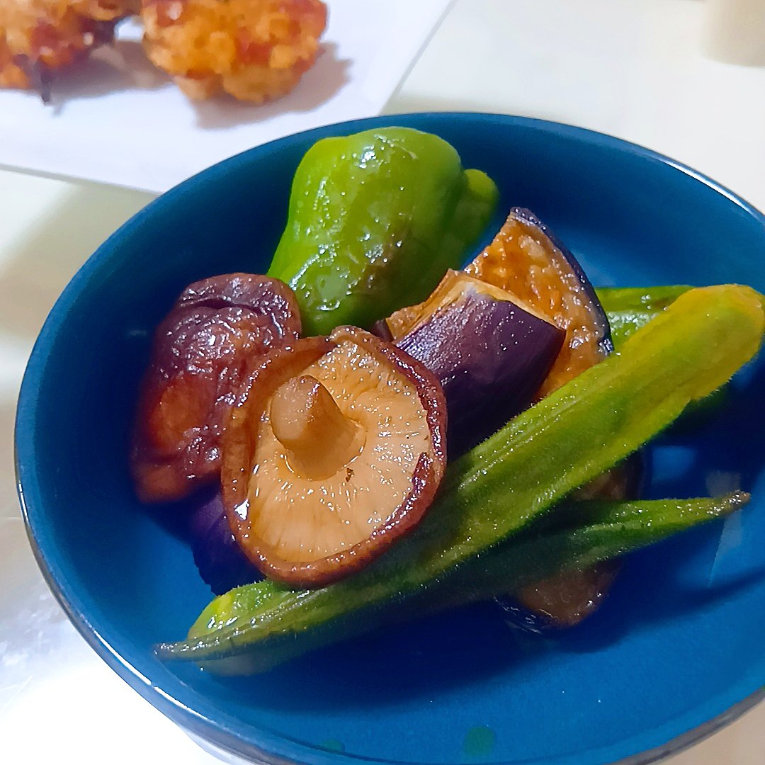 AKR_markn's tweet photo. 同居人氏が野菜の焼きびたしをつくってくれました。うまい。 https://t.co/wfyT0Df20U