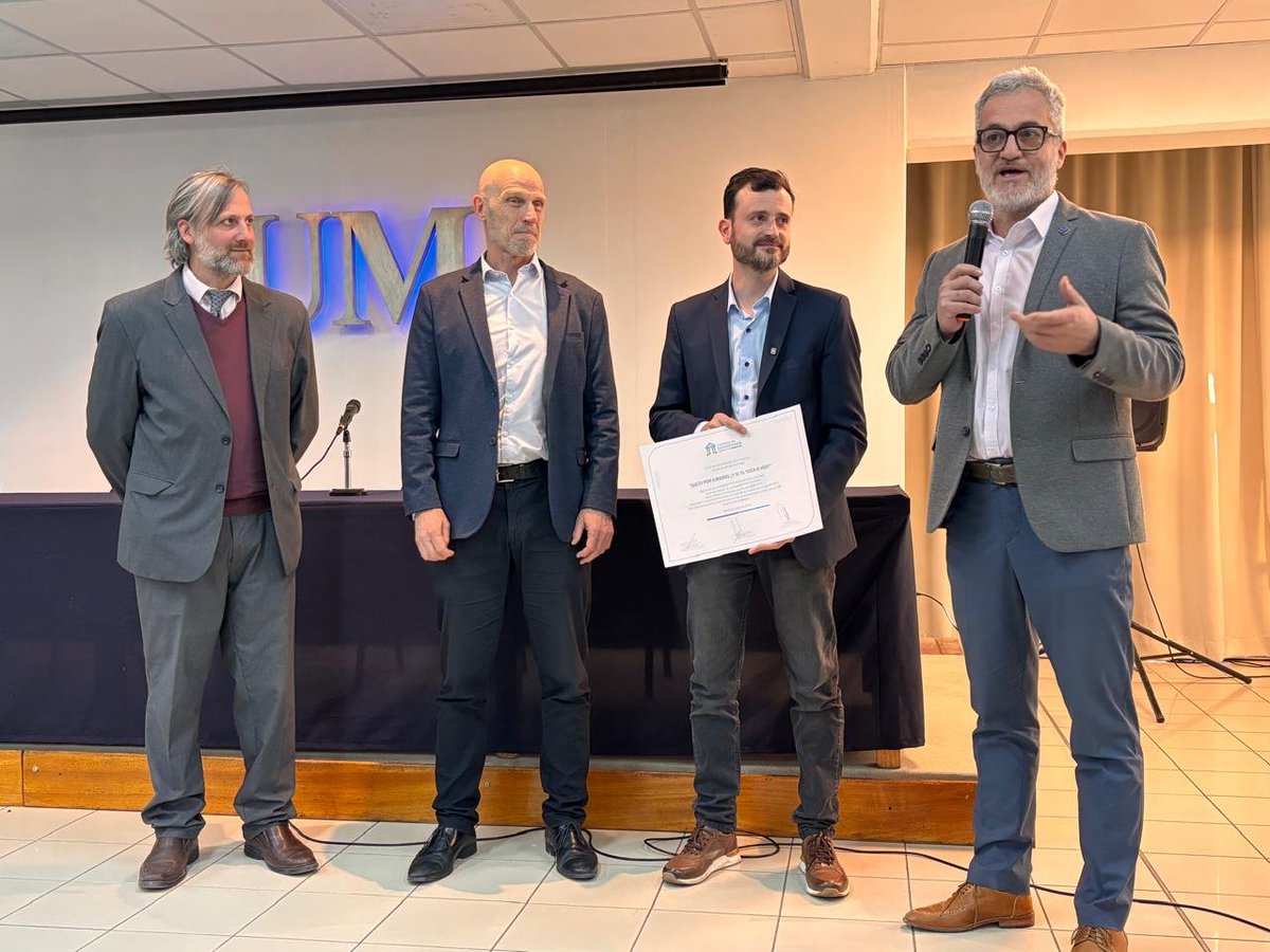 fergaspe1973's tweet photo. Agradecidos al @senadomendoza  y al Senador Leonardo Yapur por el reconocimiento al trabajo que venimos realizando en la  @UdeMendoza sede San Rafael https://t.co/3nVEN6Q5Sc