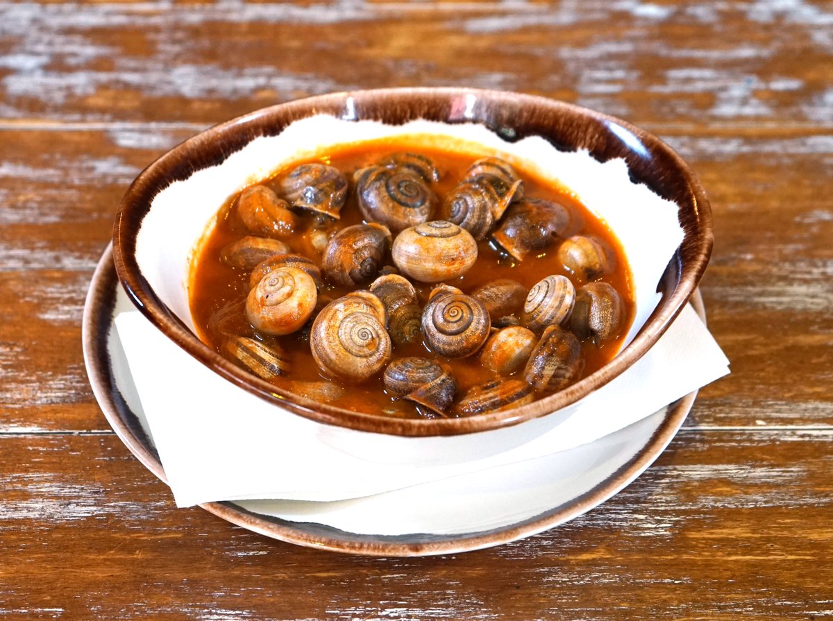 TabernasElBuo's tweet photo. Buenos días Bu@s.
Nuestros 8 locales:
Madrid: Calle Gravina 4 y 6, calle Humilladero 4 y Plaza de la Cebada10
Ciudad Real: Calle La Palma 5, Plza. Mayor 14 y Galería
Albacete: Calle Mayor 67
Almagro: Calle Jerónimo Cevallos 2
Bienvenidos https://t.co/Eeq5qIr8Qo
