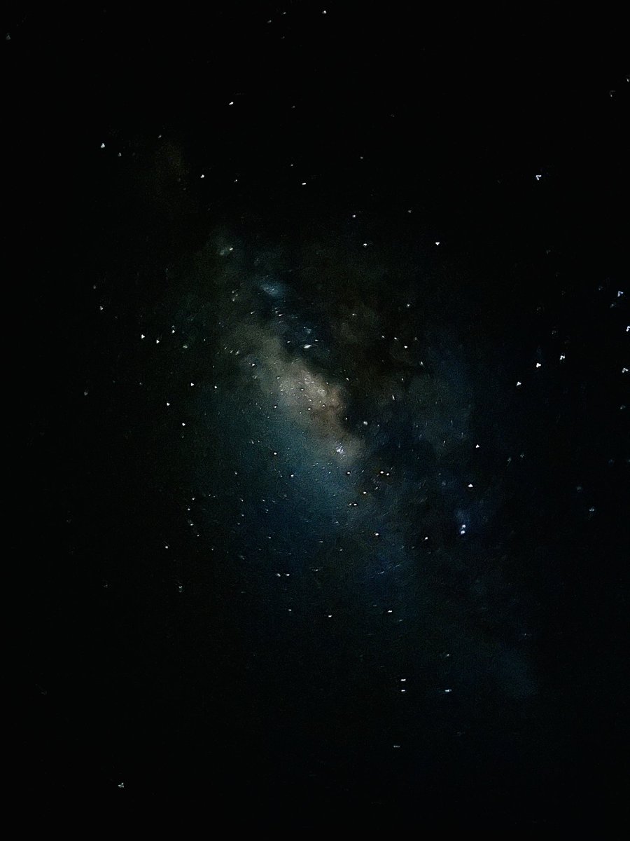 zaitech_net's tweet photo. 今回の旅行のメインイベント、ハワイ島の星空ツアーいってきました！

月明かりのないタイミングでの滞在を事前に計画も
予約当日は曇り予報とのことで日付変更を提案いただいての参加でした💦

めっちゃ綺麗でした🌌

手持ちのiPhoneでもこれはエグい…
カメラの方は編集がうまくできたら投稿します https://t.co/jvP0RmK0PX