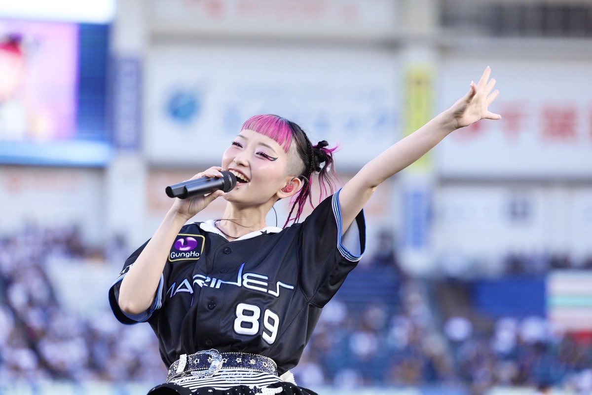 utaha_89_id_'s tweet photo. 千葉ロッテマリーンズ［BSW］にて、試合前に球場でスペシャルライブをさせていただきました⚾️”~
たくさんの勝利が訪れますように(ᗒ⩊ᗕ)⸝ި ʕᦏ https://t.co/tWgbj9i8WJ