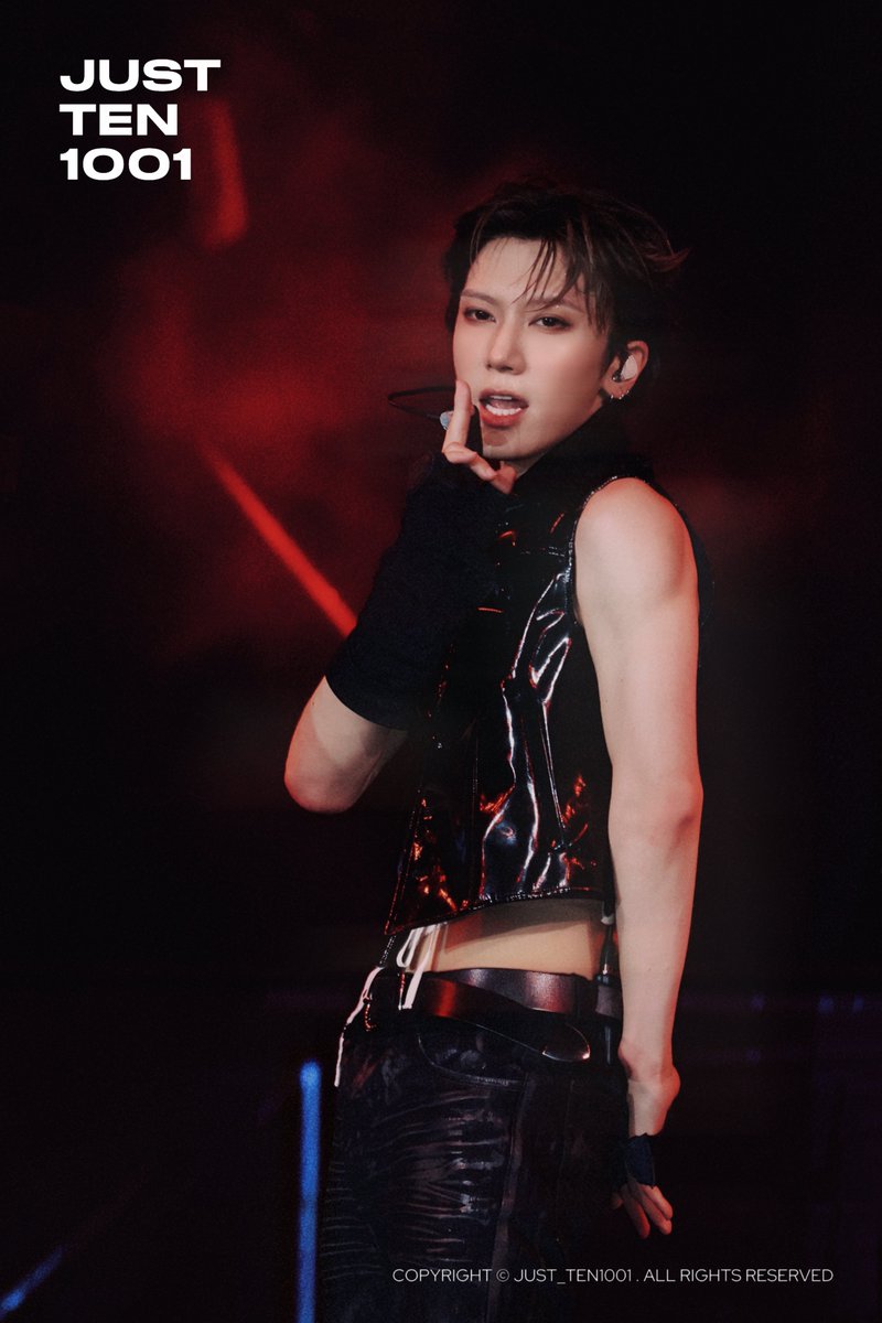 JUST_TEN1001's tweet photo. 🖤🐈‍⬛

#TEN #TENLEE
#李永钦 #เตนล์ #텐 #テン
#TENCORE0110Concert https://t.co/0bTXAxARpD