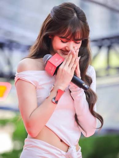 twentysevenish's tweet photo. My one and only ultimate bias.

ALWAYS WITH LISA
#10YearsWithBP_LISA https://t.co/NsB8zNa2FZ