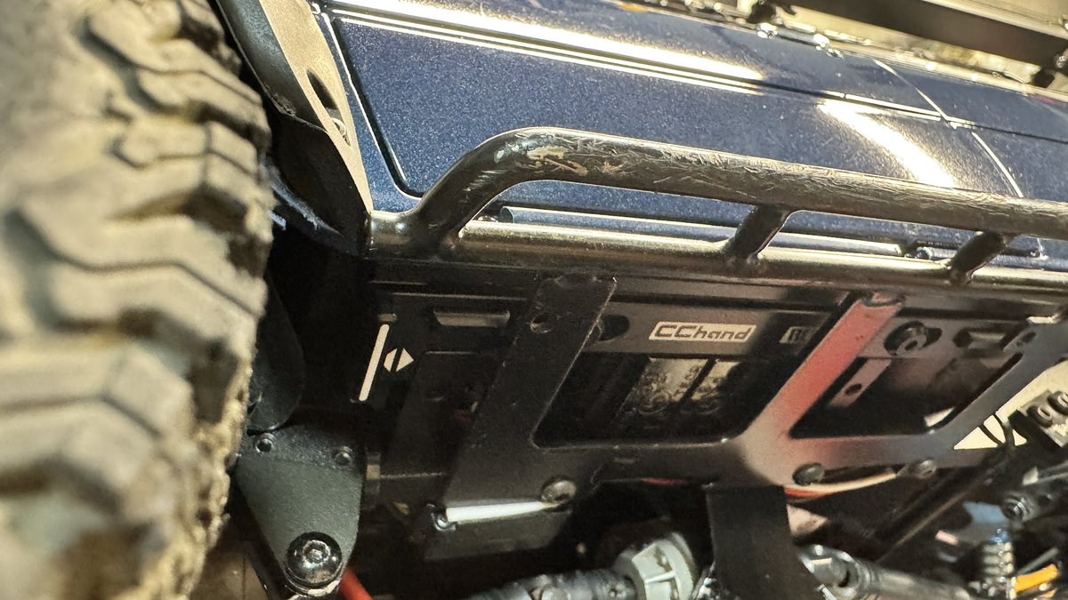 marchan_s2929's tweet photo. サイドスライダーが着いてても装着できた
そしてボディの脱着が工具無しのワンタッチでできるように…素晴らしい👍✨
#OBLHOBBY
#RC4Wd https://t.co/AjiChCt2SL
