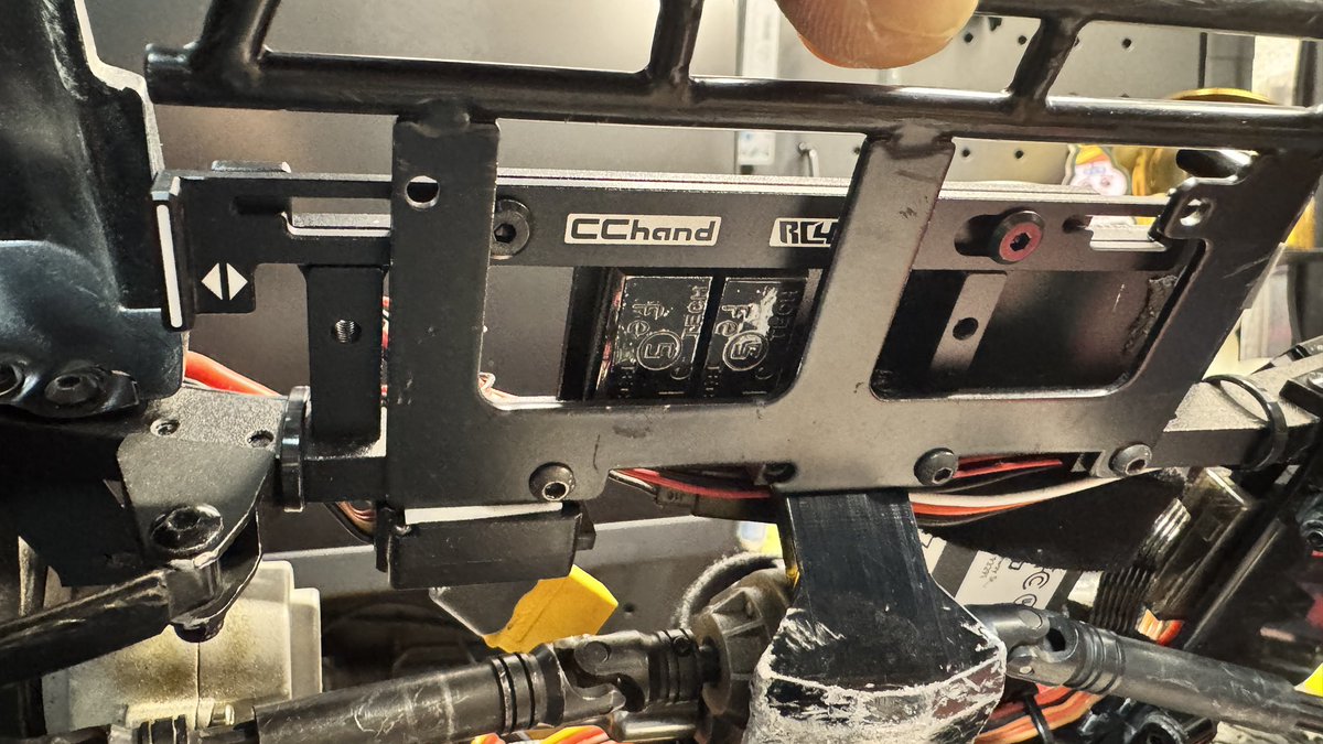 marchan_s2929's tweet photo. サイドスライダーが着いてても装着できた
そしてボディの脱着が工具無しのワンタッチでできるように…素晴らしい👍✨
#OBLHOBBY
#RC4Wd https://t.co/AjiChCt2SL