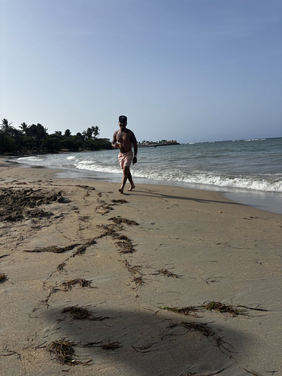 Jeury_M's tweet photo. 🥂 to more traveling and more experiences , love it here 🇩🇴 https://t.co/QGe9KJb3Cx