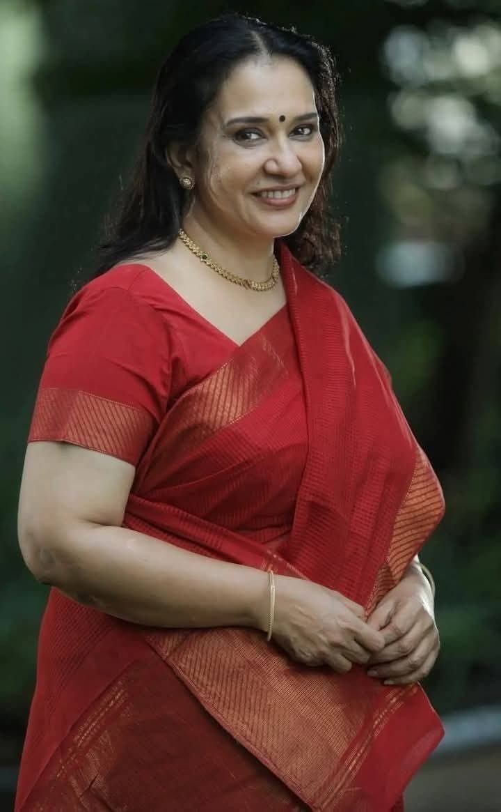 fantacy_chat's tweet photo. உண்மையாலுமே என்னோட அம்மாவ ஓக்க வரவங்க எல்லாம் பாவம் தான் போல

'மூடா இருக்கு விரல் போட்டு விடுடா' அப்படின்னு கேட்டா நானும் கைய புண்ட உள்ள விட்டா நாலு விரல் ஒட்டுகா உள்ள போகுது 

இதுக்கு மேல இவ அரிப்ப அடக்க ஆப்பிரிக்கா காரன்தான் கூட்டிட்டு வரணும் போல https://t.co/0lk9ik4Cpc