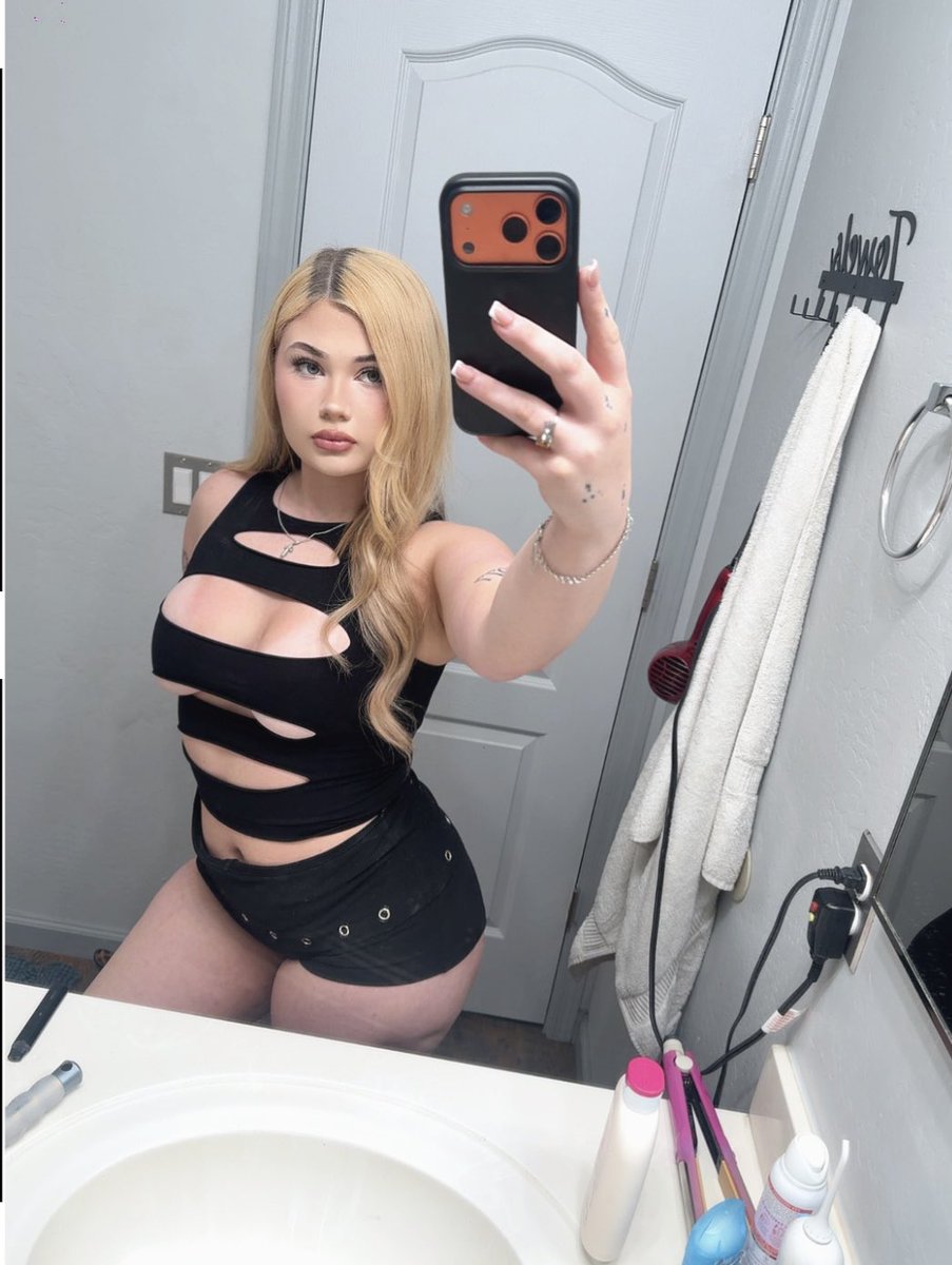 AlieseJenna's tweet photo. So we like all black? https://t.co/pYlqvFGTue
