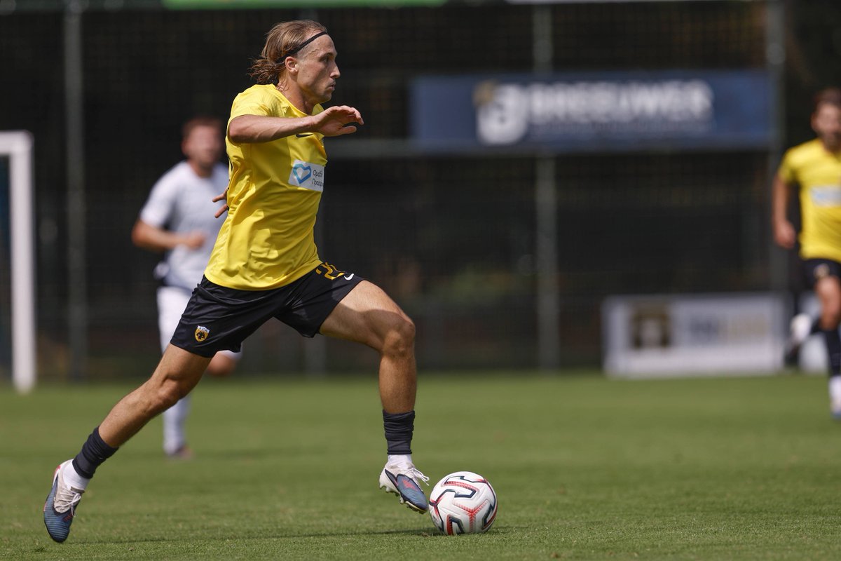 Lovro Majer on his decision to join AEK: “I'm really happy to be here. This  is an incredible club. Everything happened very quickly, within three or  four days. I'm very happy with