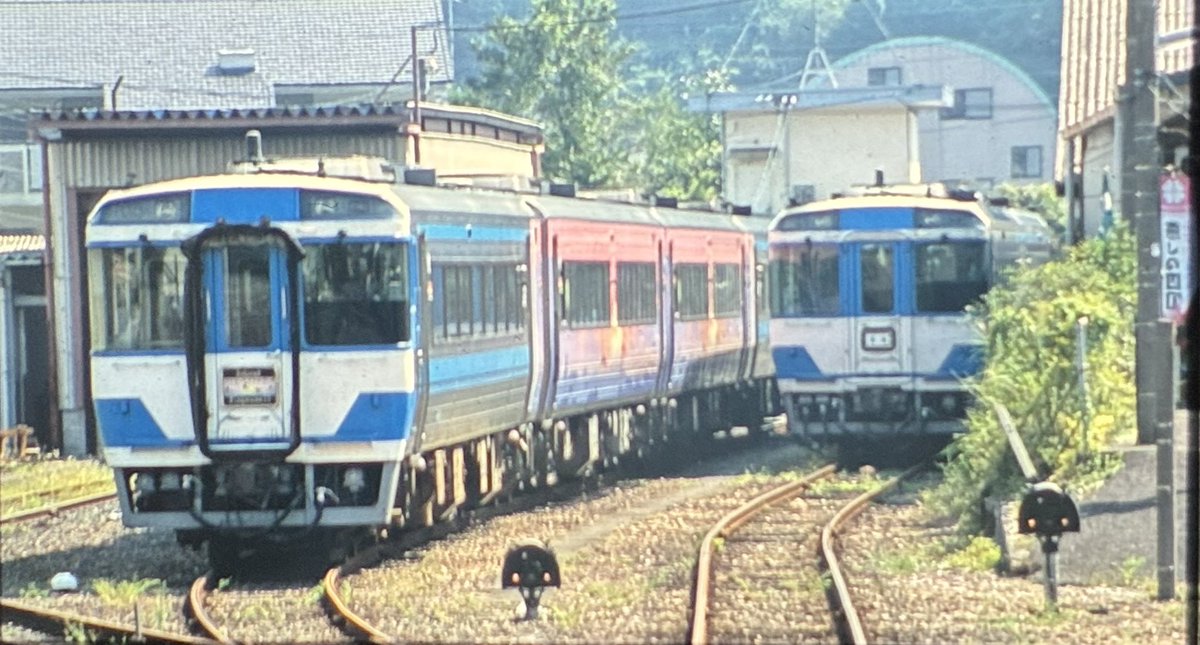 dml6234sab's tweet photo. 窪川16:17発土佐山田行 764D
キハ185-1015+キハ185-1017

土佐山田19:24発高知行 271D
キハ185-1017+キハ185-1015 https://t.co/LGEPZAXFyK