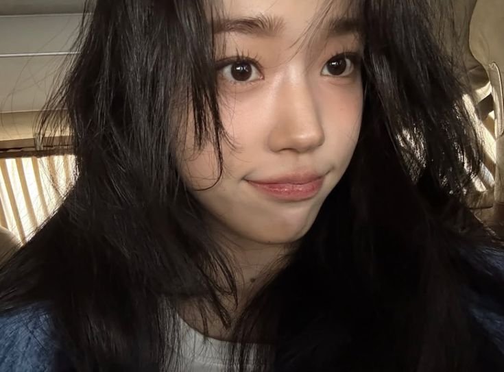 Yoonfseo's tweet photo. @BirkinMums mamih, mau foto ini colored yaaa. nicknya Kiri Yoonseo dan kanan Chaoyue dan weilong yang cowok ❤︎ https://t.co/CFEMzotmOK