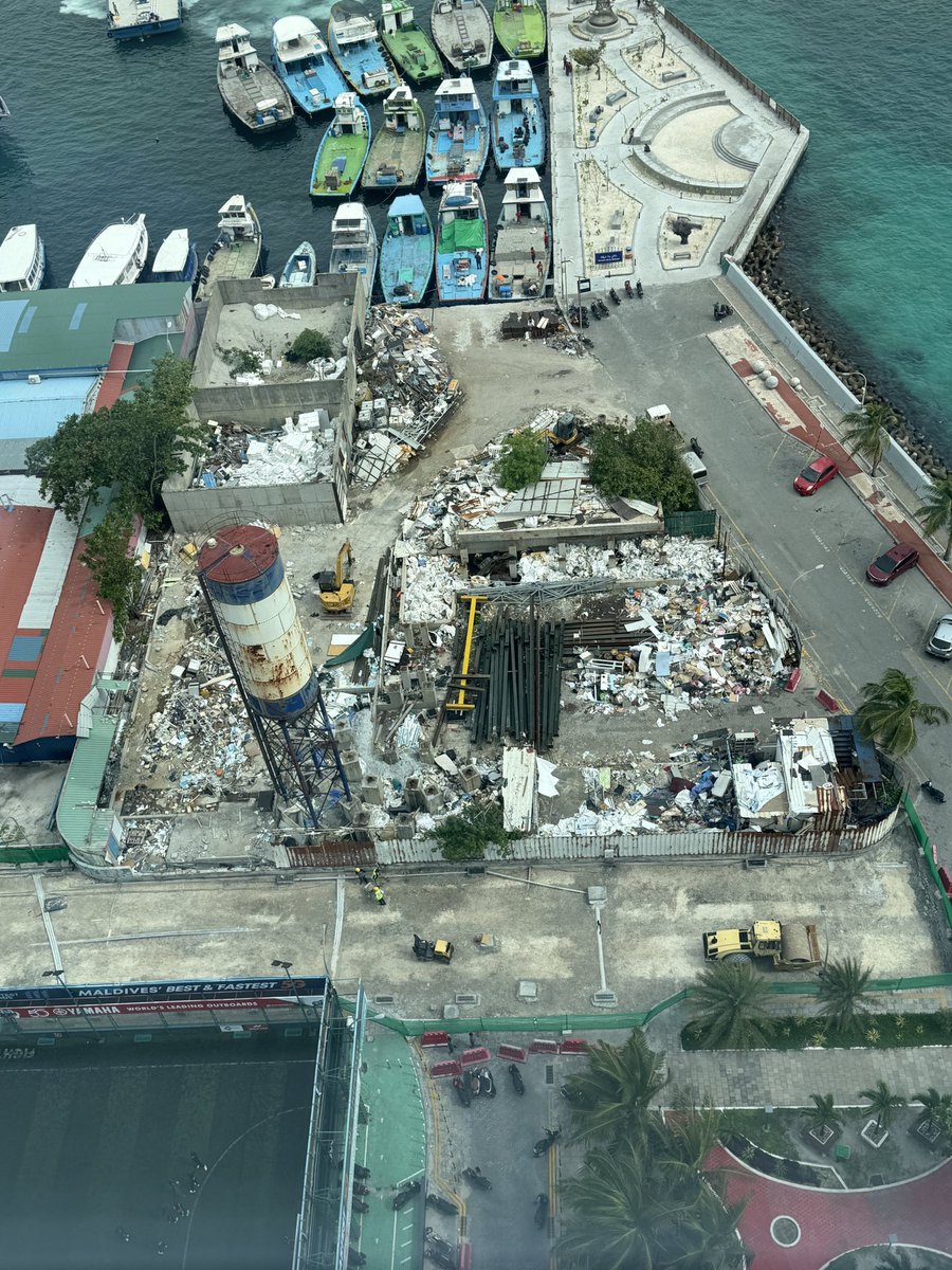 rsh1Mohamed's tweet photo. Tsunami bina with the trash corner

Gaumiyyath is flowing https://t.co/20zRYh8o9X