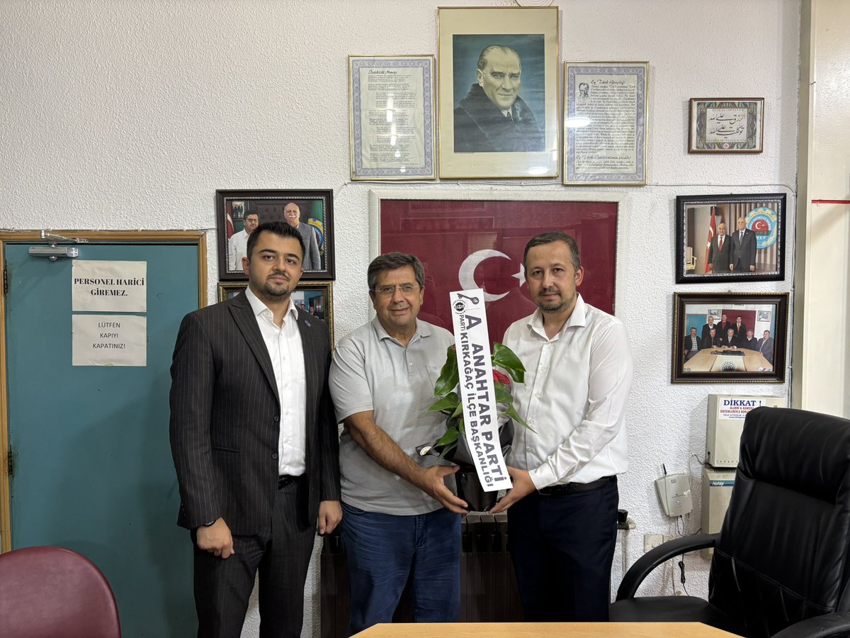 apartimanisa's tweet photo. 📍 Kırkağaç Ziraat Odası

İl Başkanımız Şakircan Dinç, Kırkağaç İlçe Başkanımız Mustafa Öçay, il başkan yardımcılarımız, İl Gençlik Kolları Başkanımız Berkay Taşkıner ve ilçe teşkilatımızla birlikte Kırkağaç Ziraat Odası Başkanı Emin Özarı’yı ziyaret ettik. https://t.co/J90sLLgr8C