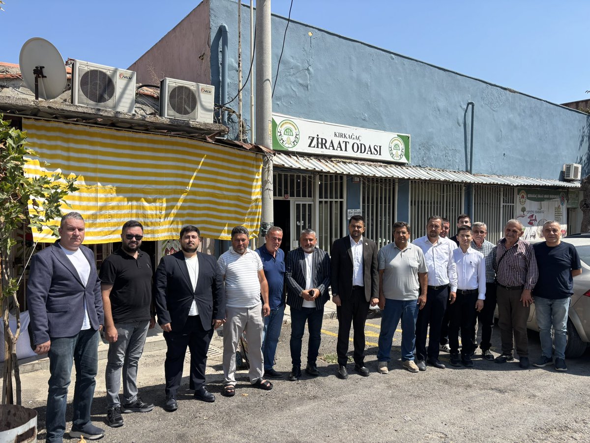 apartimanisa's tweet photo. 📍 Kırkağaç Ziraat Odası

İl Başkanımız Şakircan Dinç, Kırkağaç İlçe Başkanımız Mustafa Öçay, il başkan yardımcılarımız, İl Gençlik Kolları Başkanımız Berkay Taşkıner ve ilçe teşkilatımızla birlikte Kırkağaç Ziraat Odası Başkanı Emin Özarı’yı ziyaret ettik. https://t.co/J90sLLgr8C