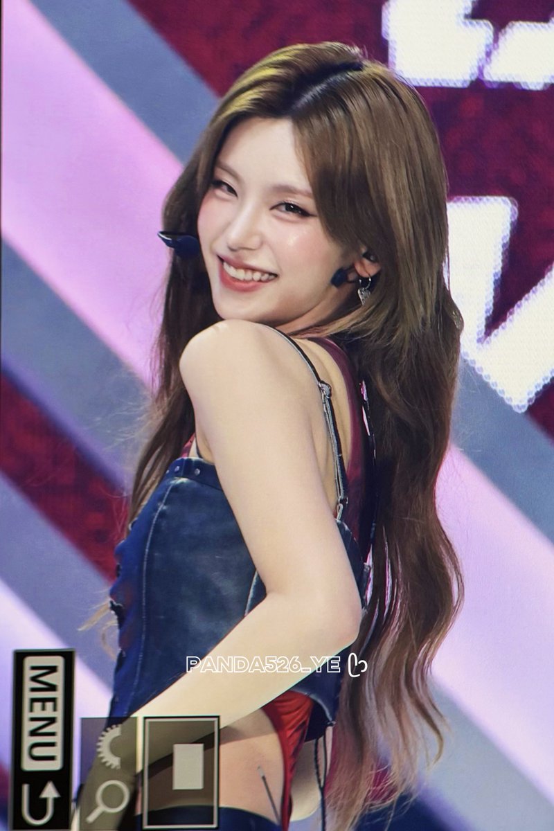 Panda526_YE's tweet photo. 260808 ITZY FANMEETING ᥫᩣ

#예지 #YEJI #있지 #ITZY https://t.co/Iwpx4q0TeR