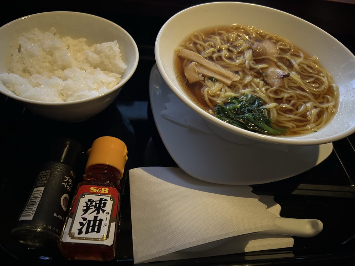 JamtpgjdnupamM's tweet photo. 時間を潰す必要ができたので、快活でラーメンを食う https://t.co/bijyfAUZAn