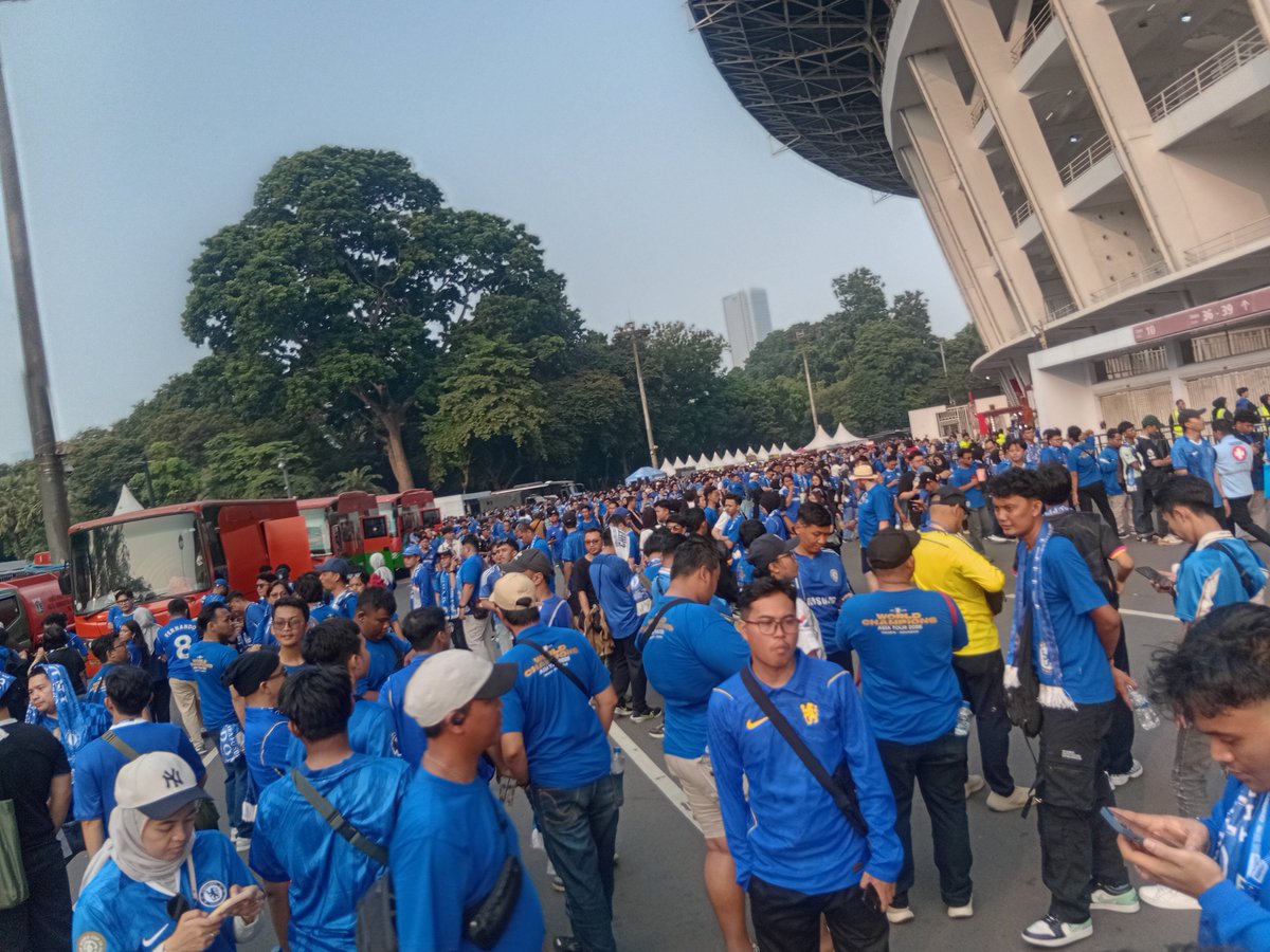 akamari_denne's tweet photo. GBK BIRUUU 

#BlueIstheColor https://t.co/B0VEUNPyK0