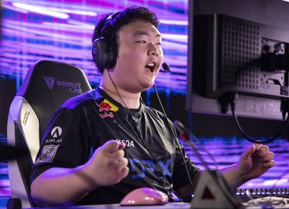 statsmeisterVLR's tweet photo. There is a real chance we don't see both 🇬🇧 Boaster and 🇰🇷 MaKo at Champs this year....

Both have qualified for every Champs from 2021–2025. Currently
- 🇬🇧 FNC need 7 straight wins to reach the EMEA Grand Final
- 🇰🇷 KRX are 1-4 in Pacific Groups https://t.co/UaAHgowpaY