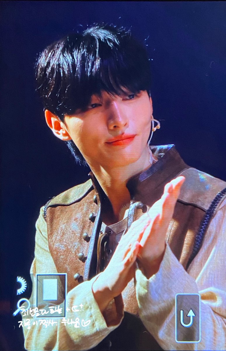 lunayoon_38's tweet photo. [👦🏻]  260808

룽코포 반짝거려🌟

#윤지성 #YoonJisung https://t.co/ukBnIidMMK
