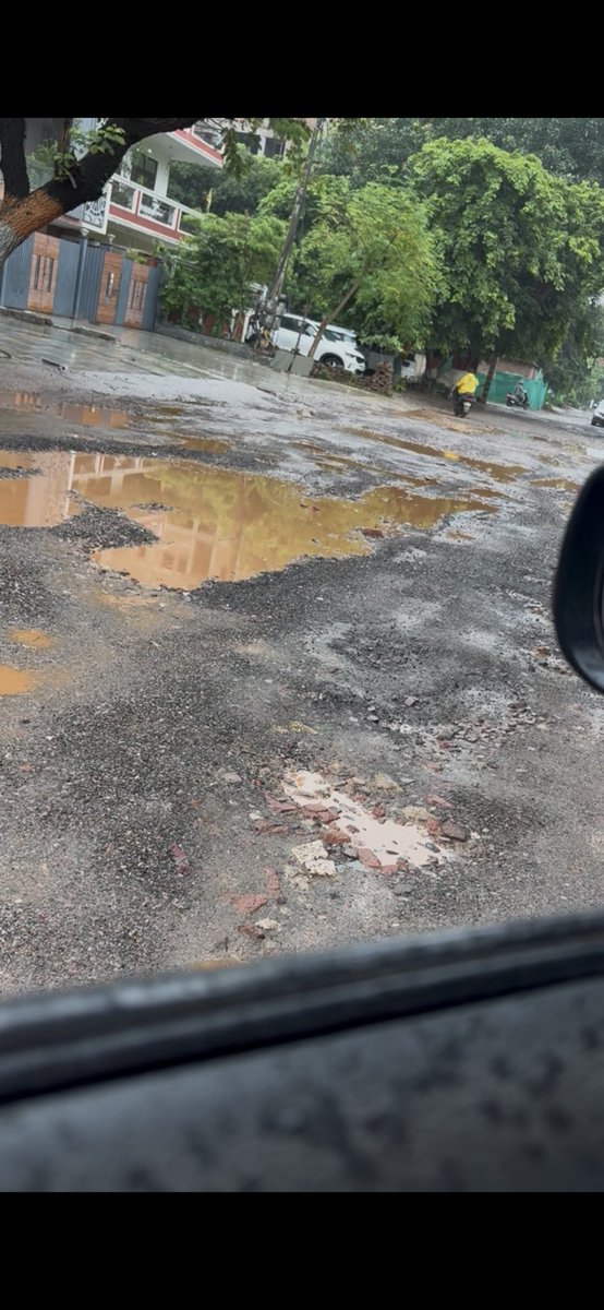 Darewalk1's tweet photo. @MunCorpGurugram road outside Palam Vyapaar Kendra in Palam Vihar. Wake up or Resign

@cmohry @TrafficGGM https://t.co/RgYiN9FnJR
