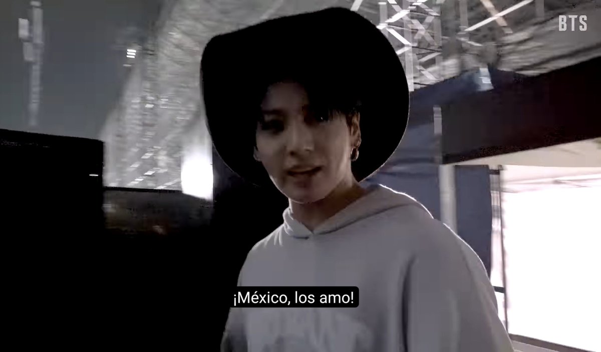KingNamDimple's tweet photo. JUNGKOOK DE JESÚS MARTÍNEZ LÓPEZ DICIENDO QUE AMA MÉXICO 🇲🇽🇲🇽🇲🇽🗣️🗣️ https://t.co/c1TTyU2XC7
