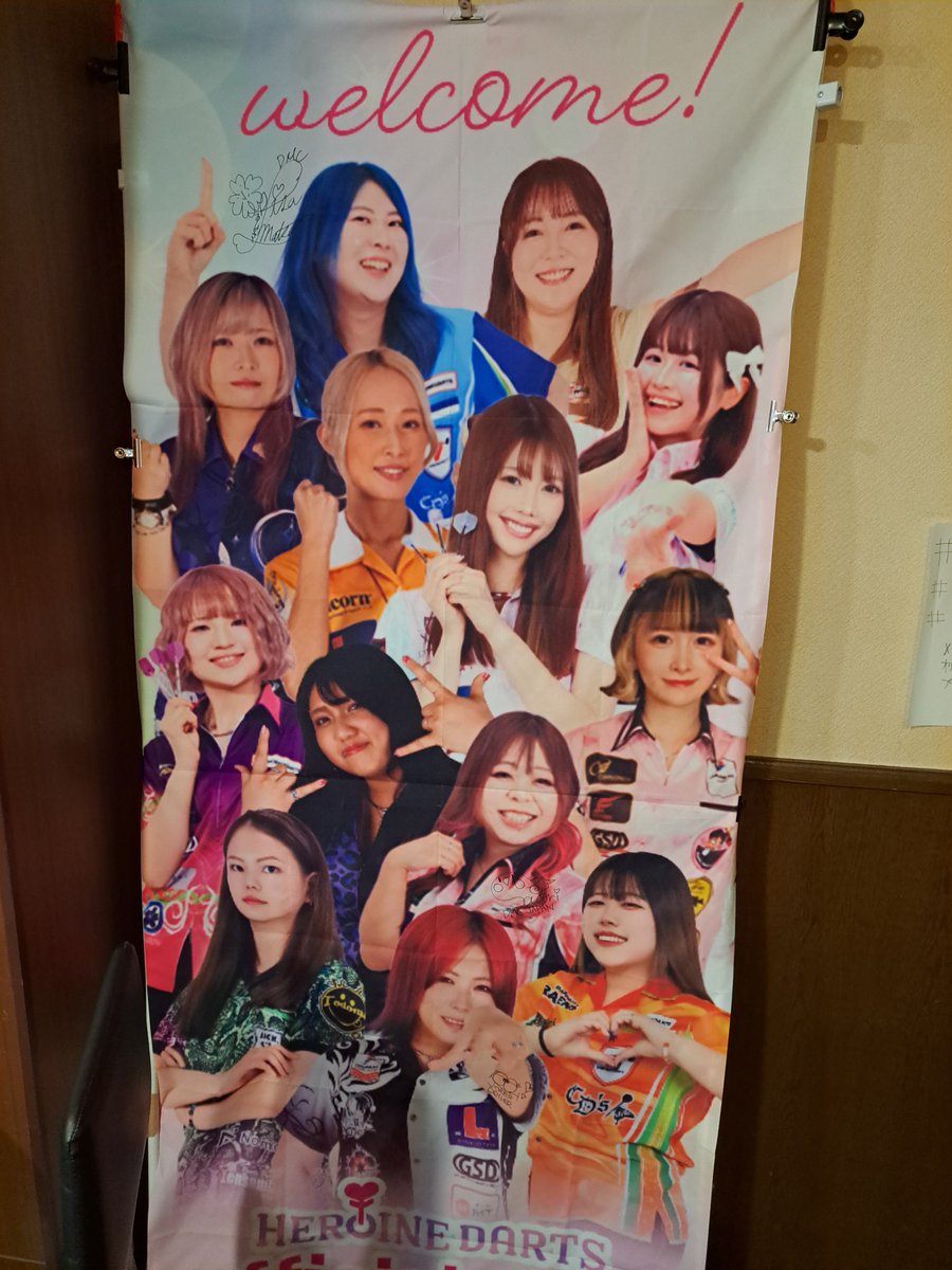 t_rena_hinata's tweet photo. 折角宇都宮にいるので、ヒロインダーツのグッズを取り扱ってるCafe&amp;Bar Daysさんへ。
狙いどおり、まどかちゃん1発でツモりました←
しかも5個中2個(笑)
この後のスケジュールの関係でダーツは投げなかったけど、店員さんも優しくてまた行きたい！
#ツックンのご当地ファンダーツ集め旅 https://t.co/gXFNRJD3qF